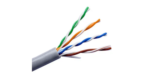 Esempio reale di cavo UTP Cat5e: coppie intrecciate e guaina esterna.